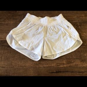 Lululemon Tracker shorts *4in*